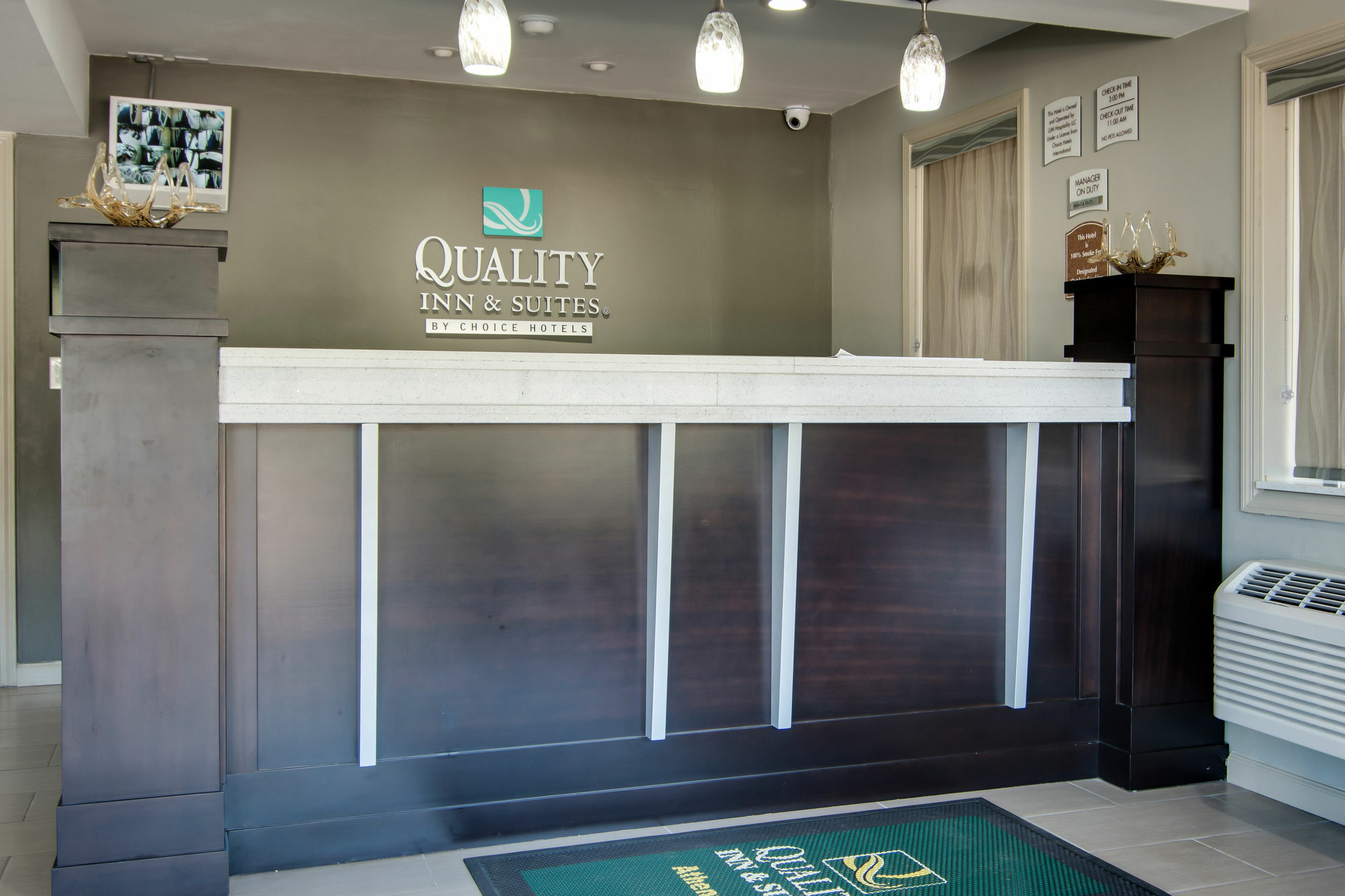 Quality Inn & Suites Athens University Area Zewnętrze zdjęcie